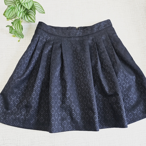 Banana Republic Dresses & Skirts - Banana Republic Pleated A-Line Flare Short Skirt with Side Pockets SZ 8 Medium